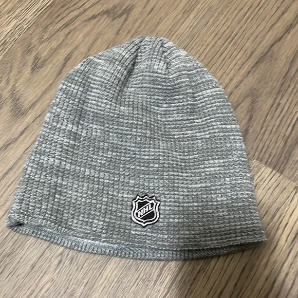 Vancouver Canucks Toque - Picture 2 of 3
